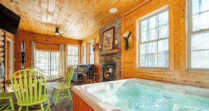 Woodsy Dog Friendly Lodge w/ Game Room & Grill