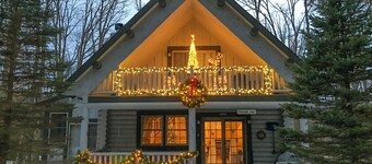 Whitewater Lodge: Lake Area, Dogs Welcome, Indoor Hot Tub, Sun Room!