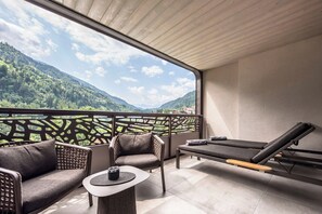 Superior-Dreibettzimmer, Balkon, Blick auf den Golfplatz