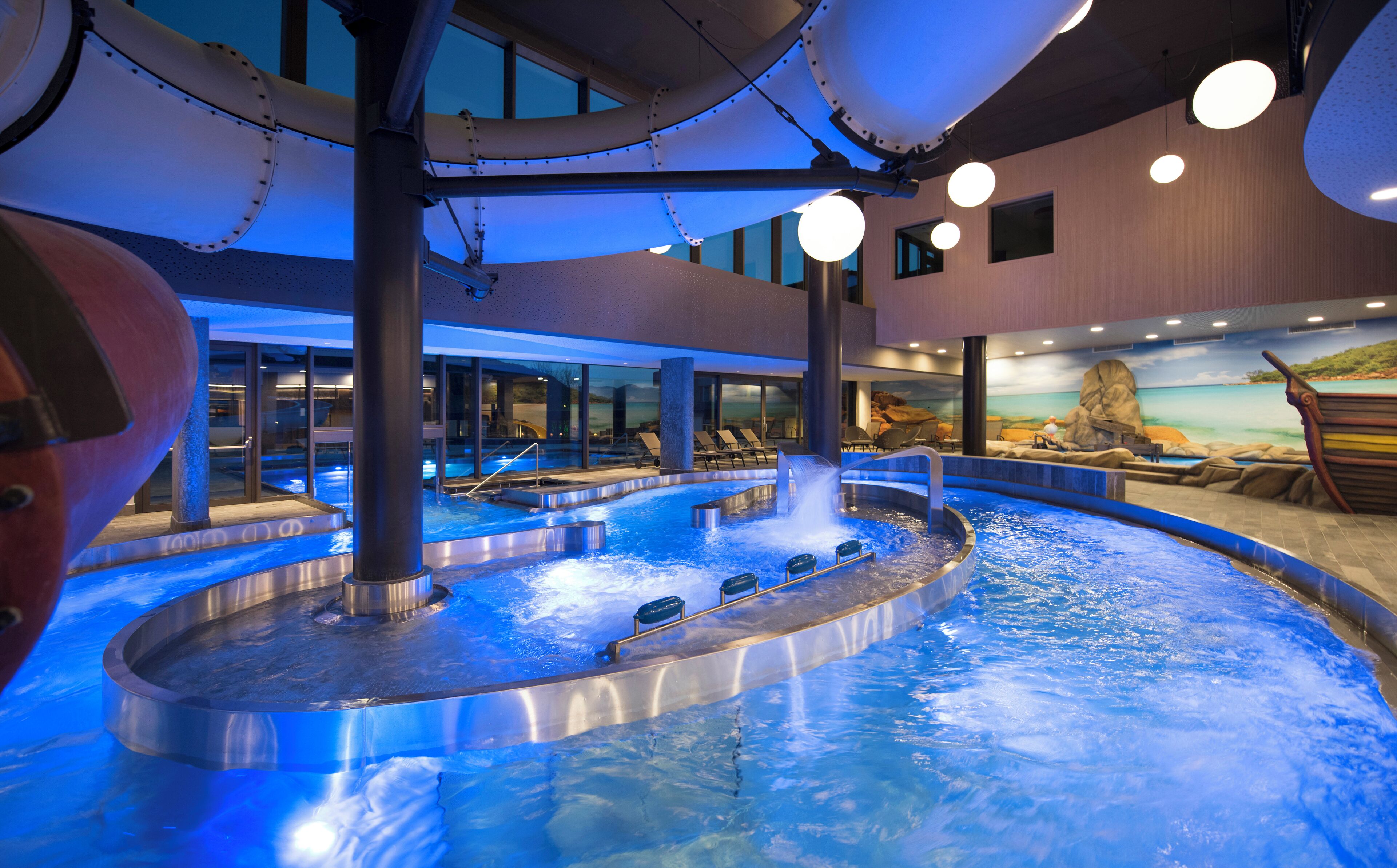 4 piscines couvertes, 9 piscines extérieures