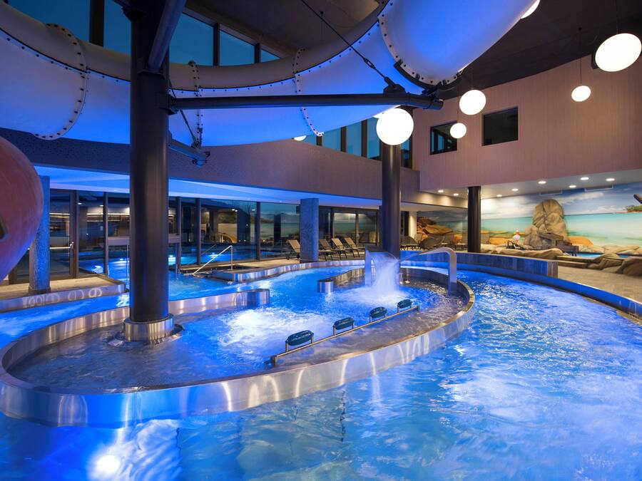 4 Innenpools, 9 Außenpools