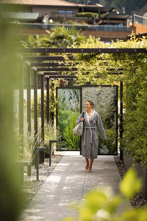 Couples treatment rooms, sauna, hot tub, steam room, Turkish bath
