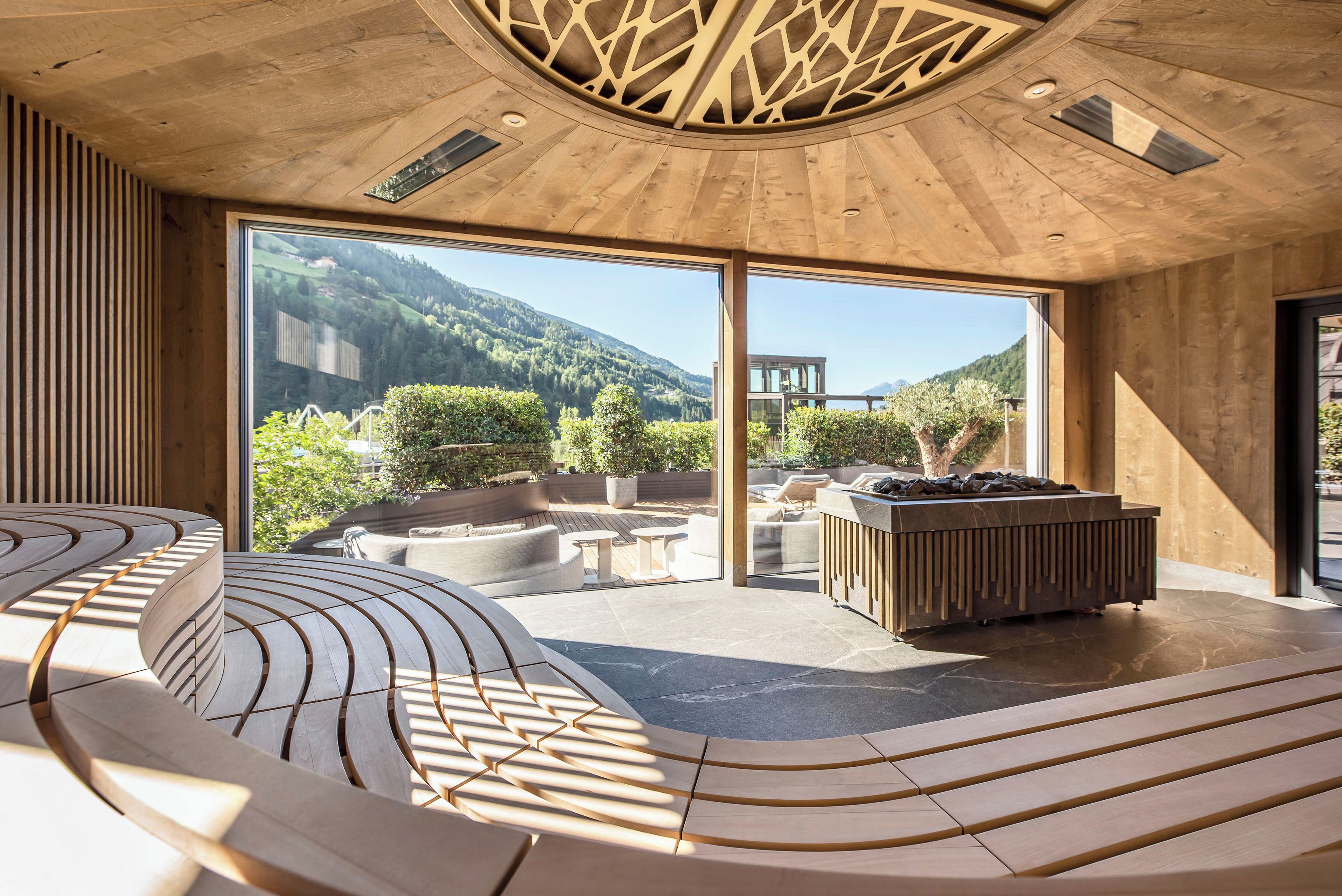 Couples treatment rooms, sauna, hot tub, steam room, Turkish bath