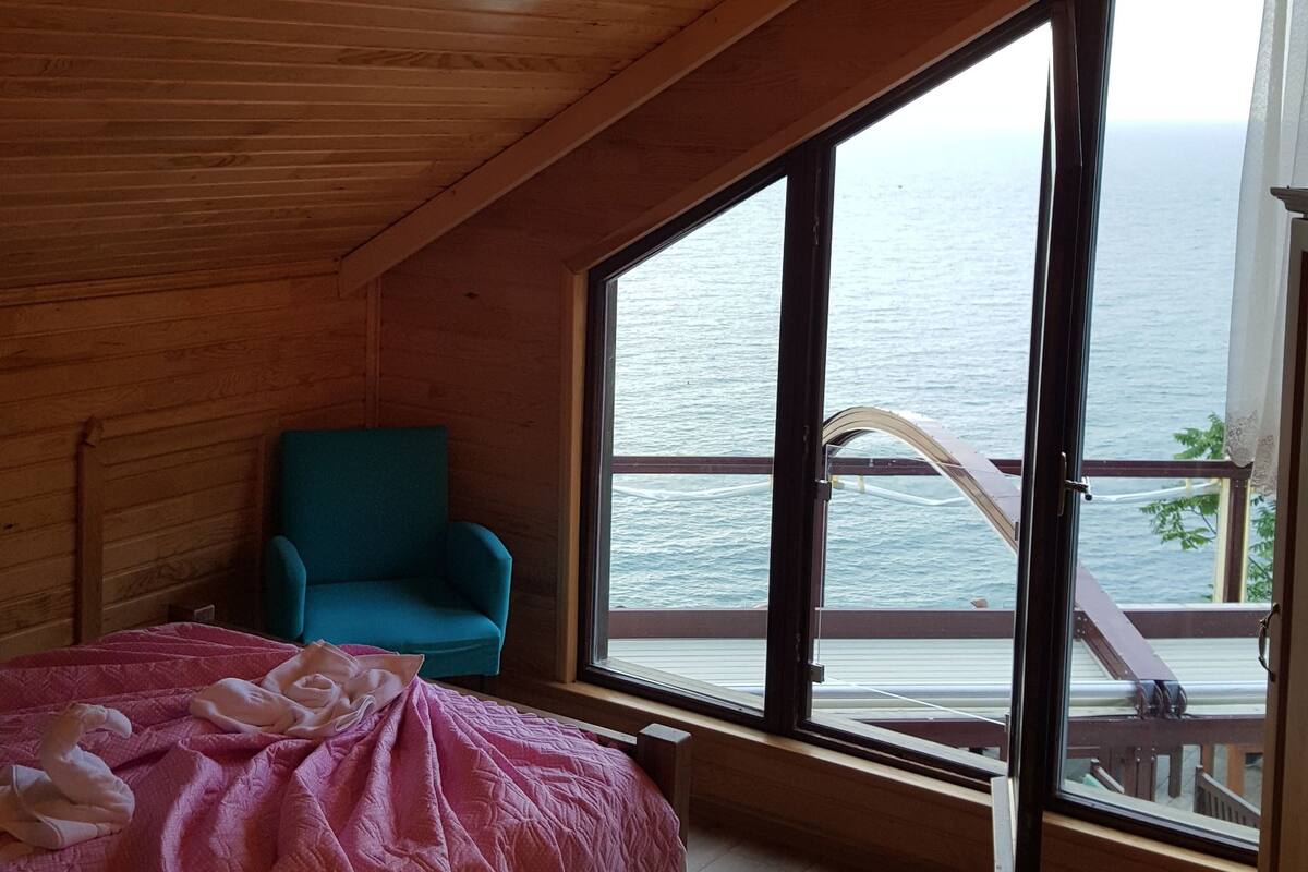1 bedroom, free minibar items, desk, free WiFi