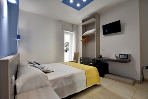 Double Room, Balcony, Sea View (Brezza camera 1) | Memory foam beds, minibar, in-room safe, desk - Ventidimaregallipoli (Gallipoli)
