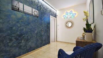 Betten mit Memory-Foam-Matratzen, Minibar, Zimmersafe, Schreibtisch