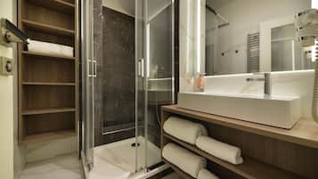 Design Apartment, 1 Bedroom | Bathroom | Free toiletries, towels, toilet paper