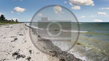 Una spiaggia nelle vicinanze