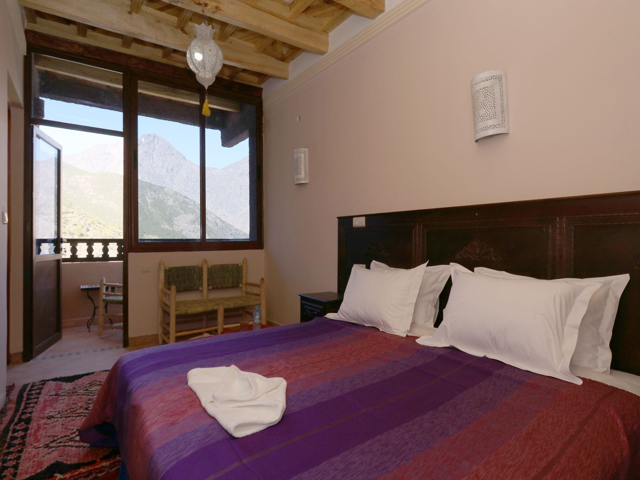 高档床上用品、羽绒被、客房内保险箱、特色装修