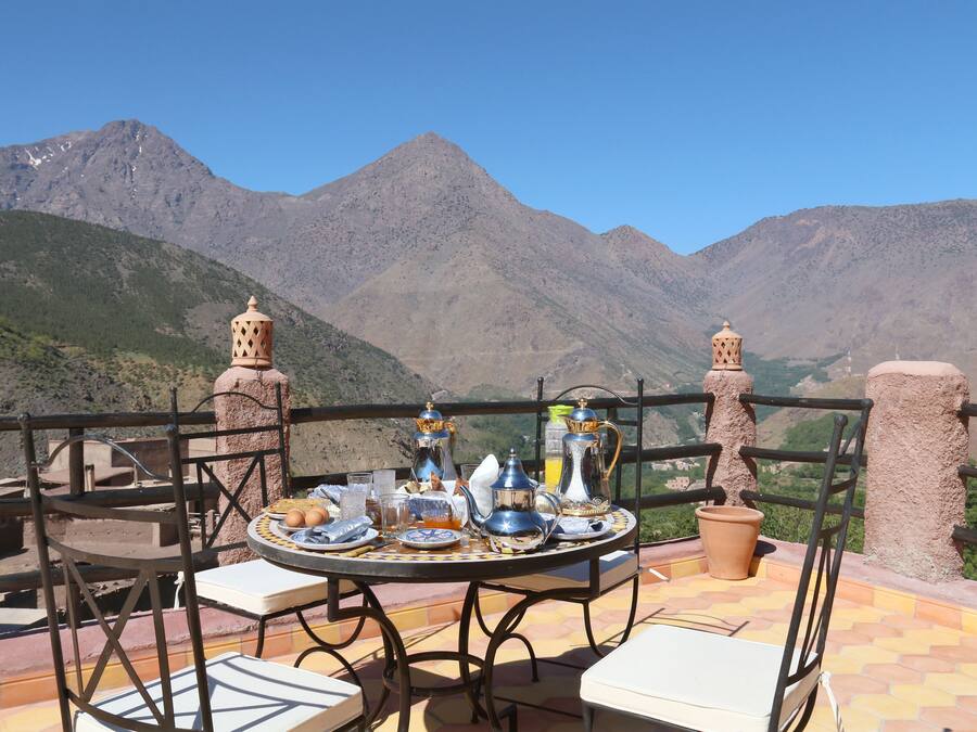 Frokost med lokale retter er inkludert hver dag