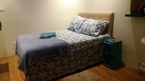 1 bedroom, premium bedding, pillow-top beds, iron/ironing board - Studio Praia Apartamento (Santos)