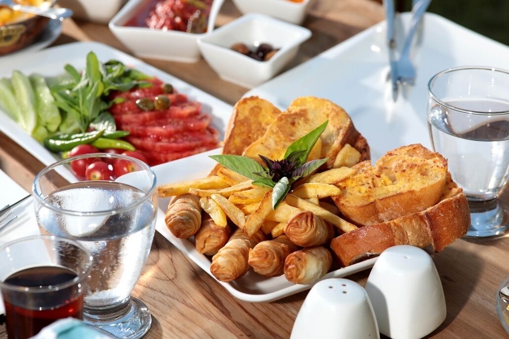 free daily full breakfast