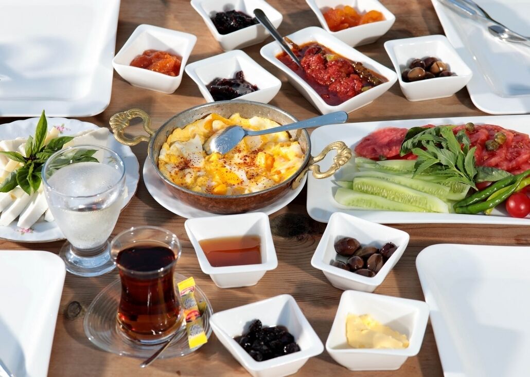 free daily full breakfast