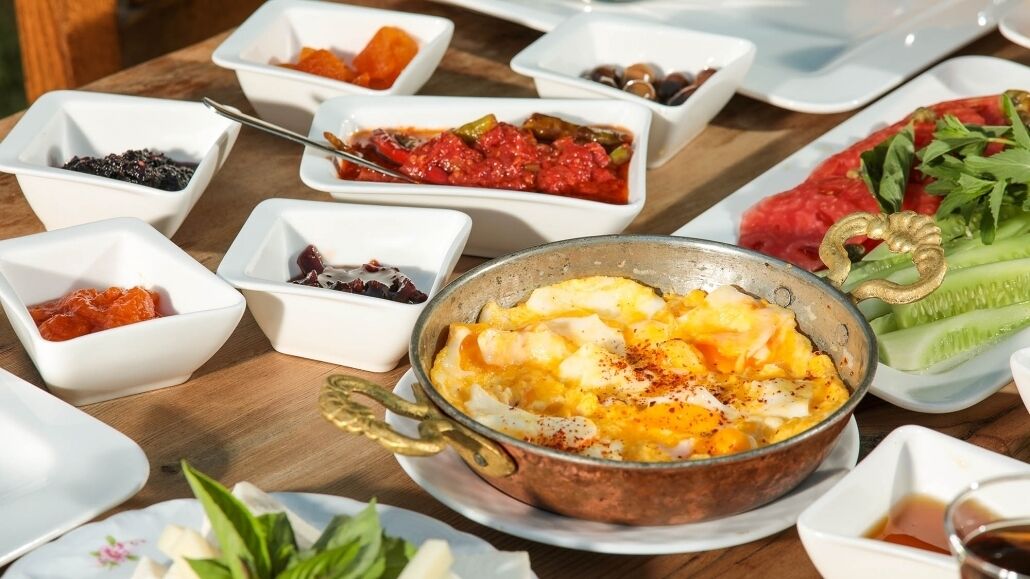 free daily full breakfast