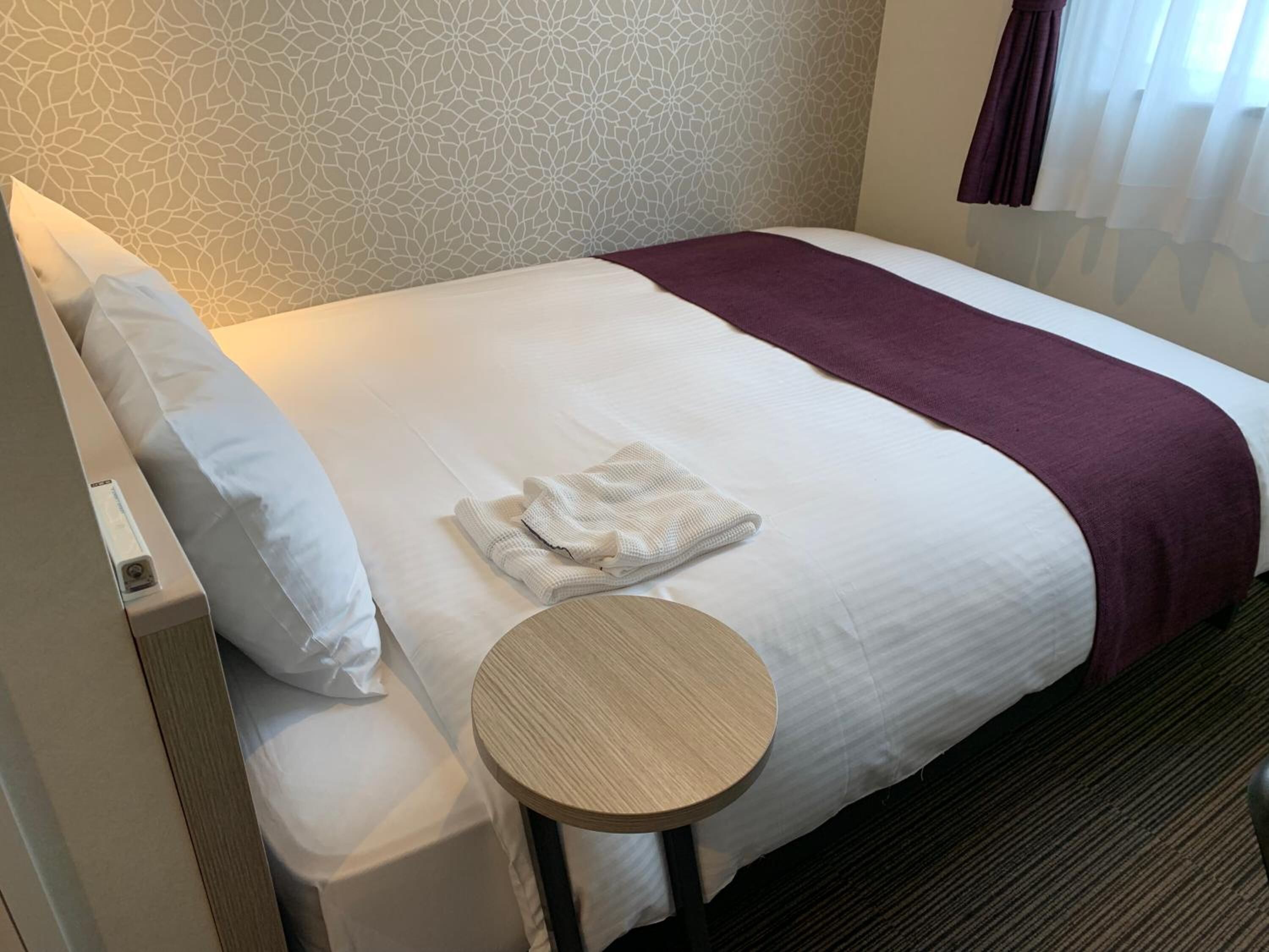 soundproofing, free wifi, bed sheets