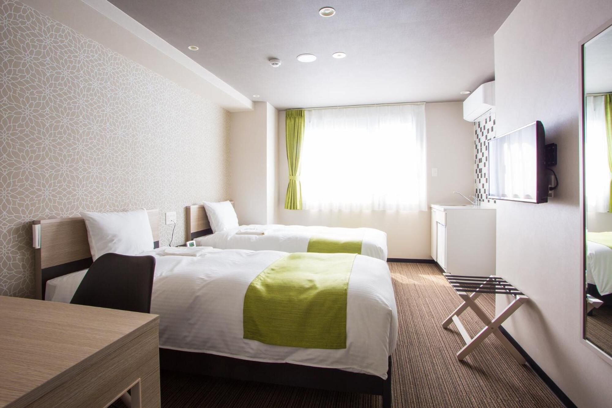 soundproofing, free wifi, bed sheets