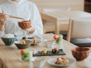 Free daily buffet breakfast - Kuretake Inn Osaka Sakaisuji Hommachi (Osaka)