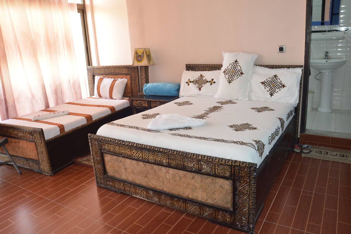 Phòng đôi hoặc 2 giường đơn cơ bản, không hút thuốc