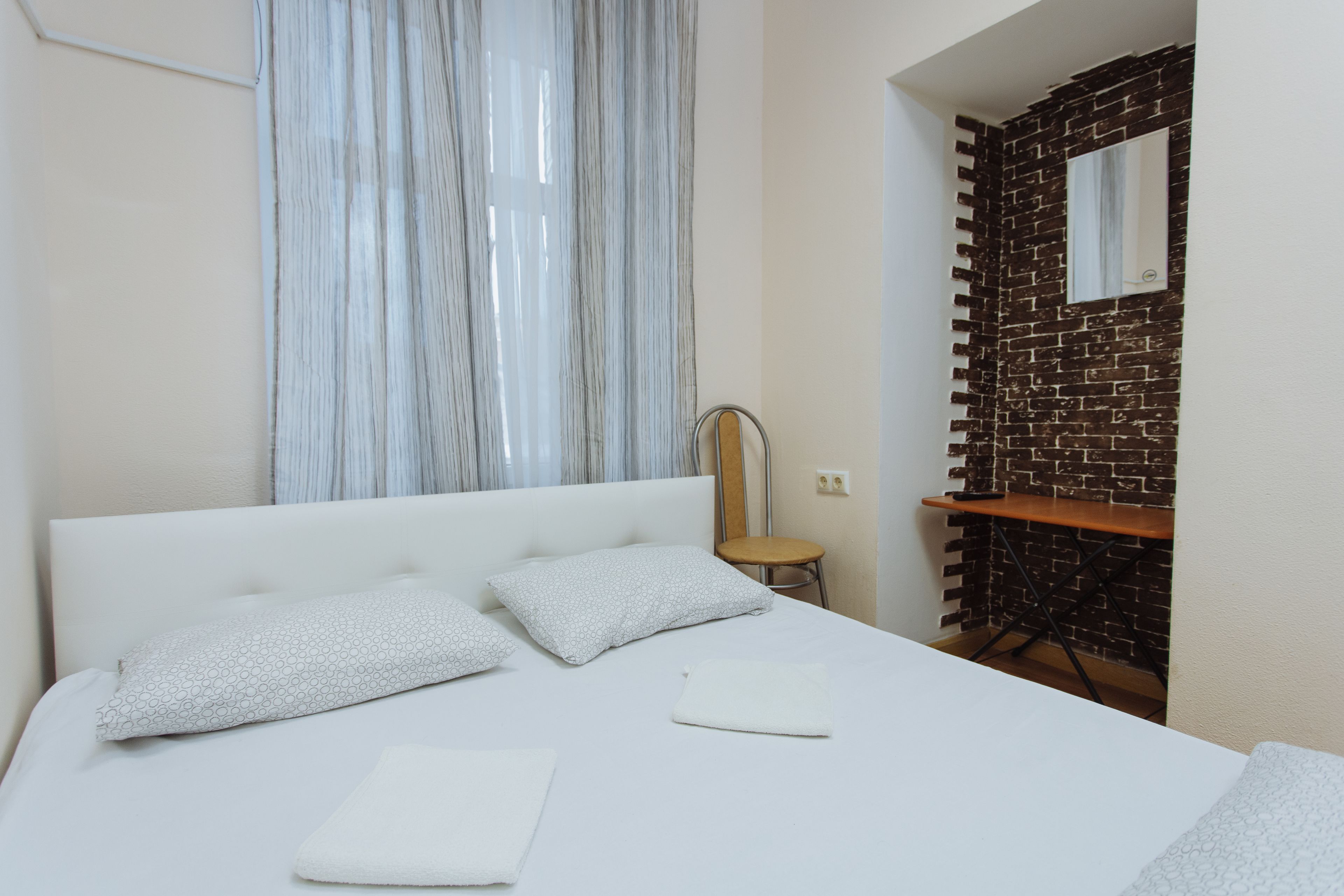 Kahden hengen standard-huone (yksi tai kaksi sänkyä) | Äänieristys, ilmainen Wi-Fi, vuodevaatteet