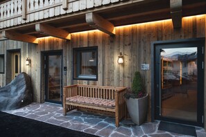 Fassade der Unterkunft – Abend/Nacht