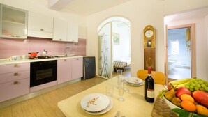 Private kitchenette - Borgo 27 - Apartment Near Arno River (Florence)
