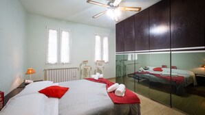 2 bedrooms, desk, free WiFi, individually decorated - Borgo 27 - Apartment Near Arno River (Florence)