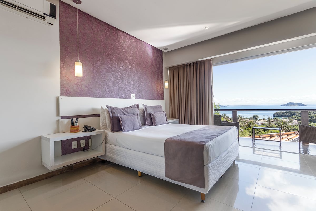 Superior Double Room, 1 Double Bed, Balcony, Ocean View | Minibar, in-room safe, individually decorated, blackout drapes