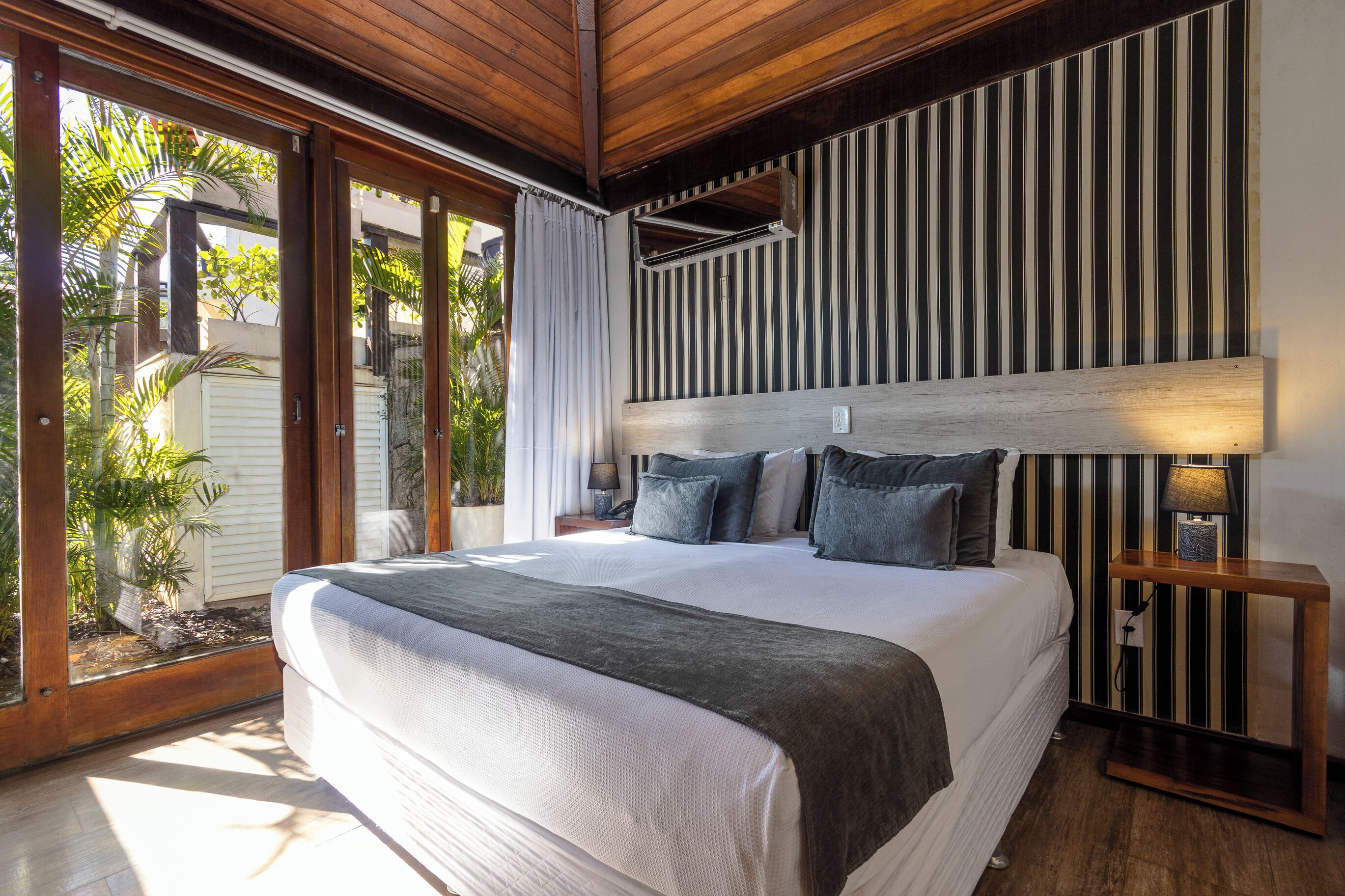 standard double room, 1 double bed | 1 bedroom, minibar, in-room safe, individually decorated