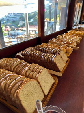 Daily buffet breakfast for a fee