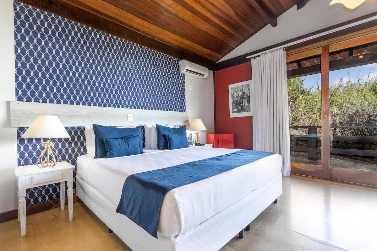 Minibar, brankas, Wi-Fi gratis, dan didekorasi berbeda-beda