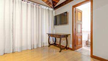 Triple Room, Balcony | Bathroom