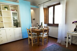 Apartment, 1 Schlafzimmer, Nichtraucher | Wohnbereich | Flachbildfernseher