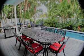 Outdoor dining - Flirty Flamingo Key West  (Key West)