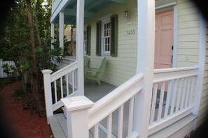 Exterior detail - Flirty Flamingo Key West  (Key West)