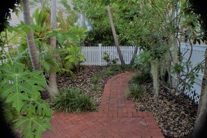 Property grounds - Flirty Flamingo Key West  (Key West)