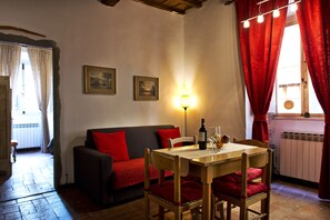 Apartment, 1 Schlafzimmer, Nichtraucher | Wohnbereich | Flachbildfernseher