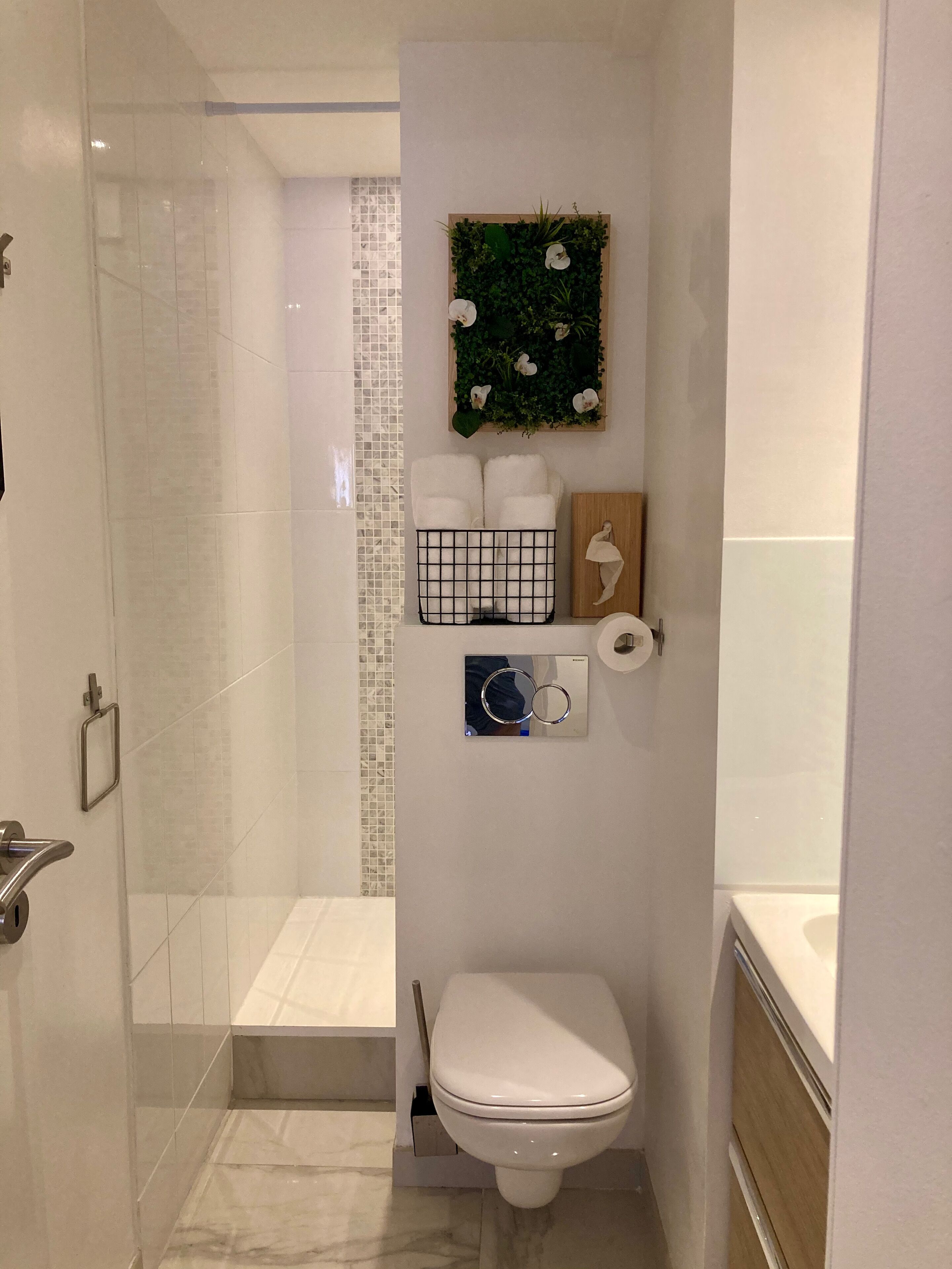 Habitación doble superior (Jean Dujardin) | Baño | Regadera, regadera tipo lluvia, amenidades de baño gratuitas 