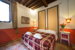 1 bedroom, individually decorated, individually furnished, desk - Fiesolana 3 - In the Heart of Sant'ambrogio (Florence)