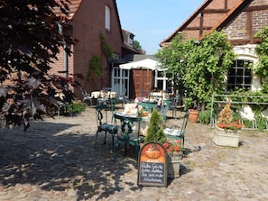 Lunch and dinner served, German cuisine - Hotel Alte Försterei Kloster Zinna (Jueterbog)
