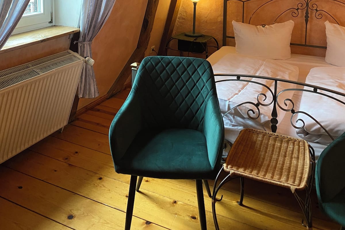Double Room | Hypo-allergenic bedding, desk, blackout curtains, iron/ironing board