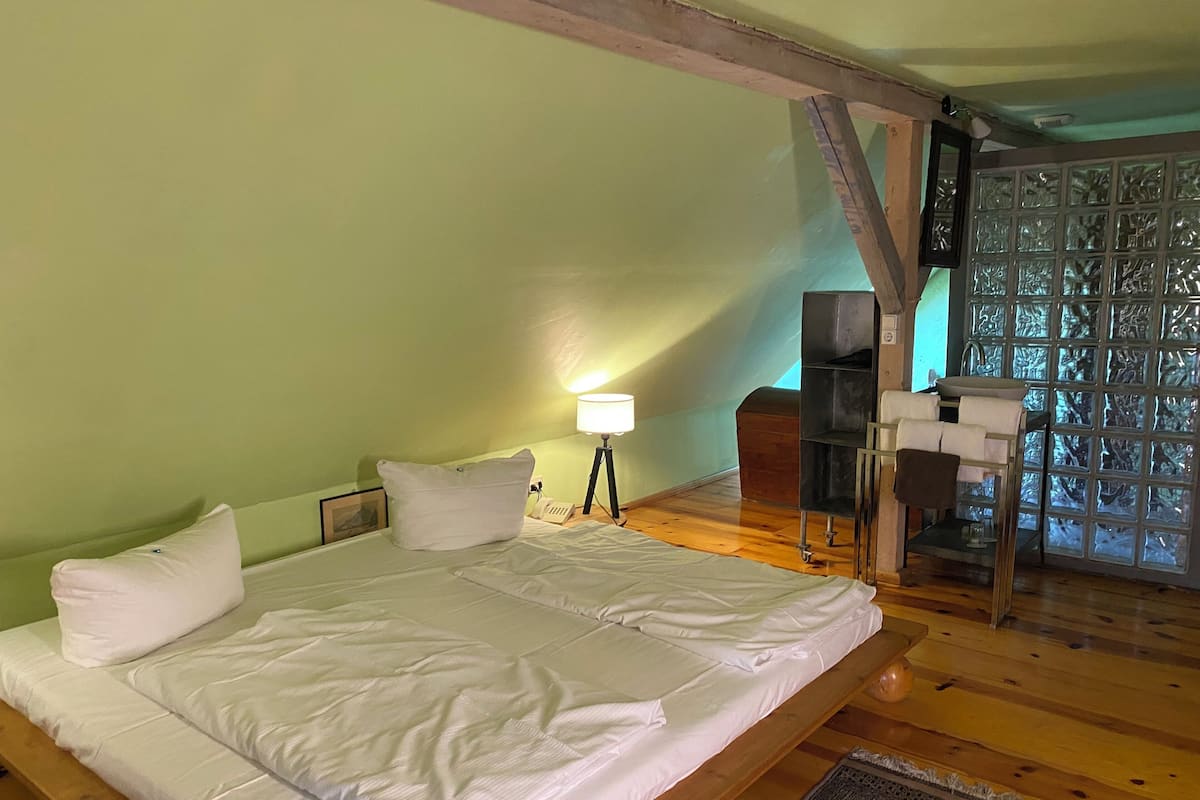 Standard Duplex | Hypo-allergenic bedding, desk, blackout curtains, iron/ironing board