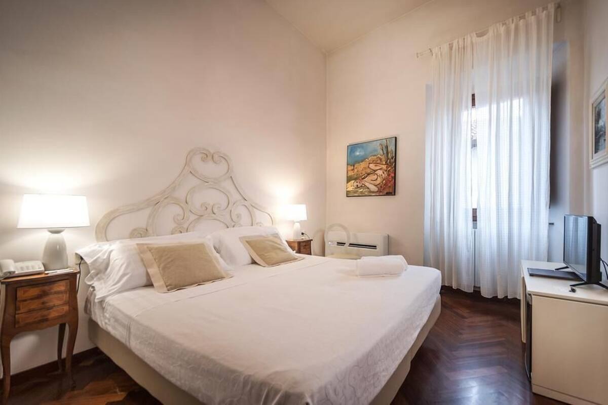 Blackout curtains, free WiFi, bed sheets
