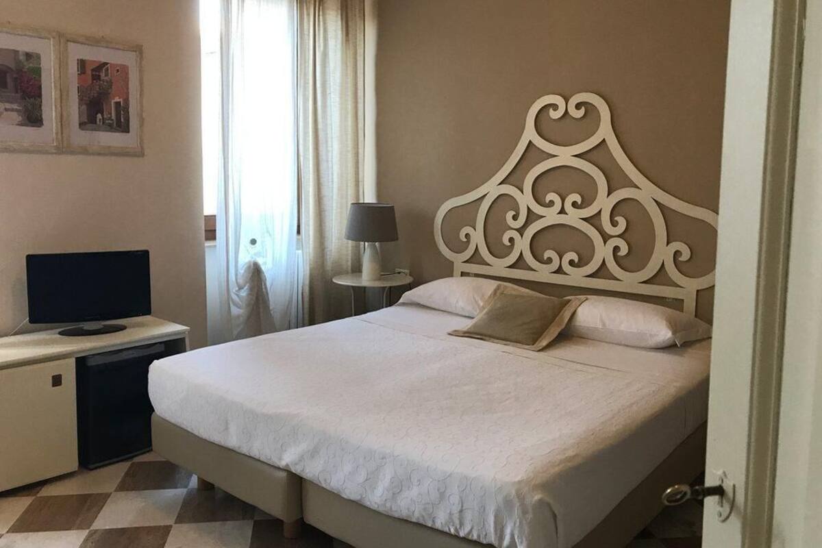 Blackout curtains, free WiFi, bed sheets