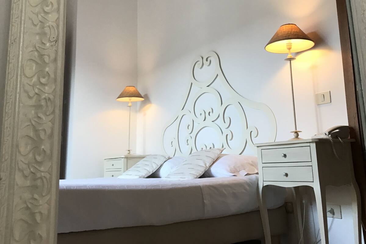 Blackout curtains, free WiFi, bed sheets