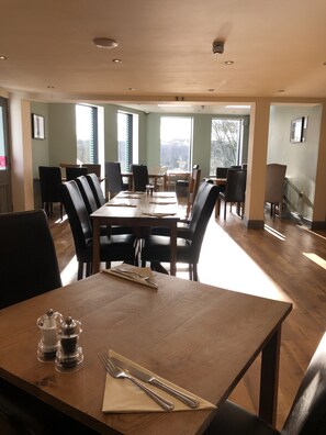 Food and drink - Rose and Crown (Goodwick)