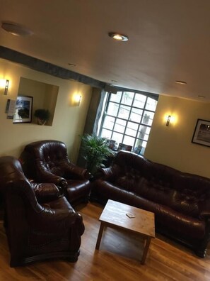 Lounge - Rose and Crown (Goodwick)