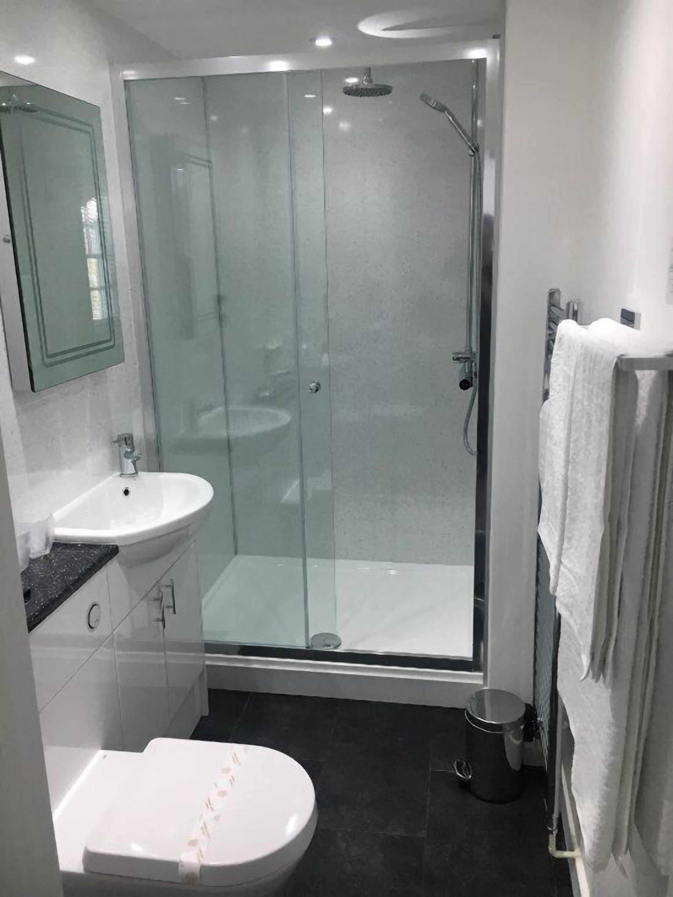 Double / Twin, Sea View (Room 4) | Bathroom | Shower, rainfall showerhead, free toiletries, hair dryer