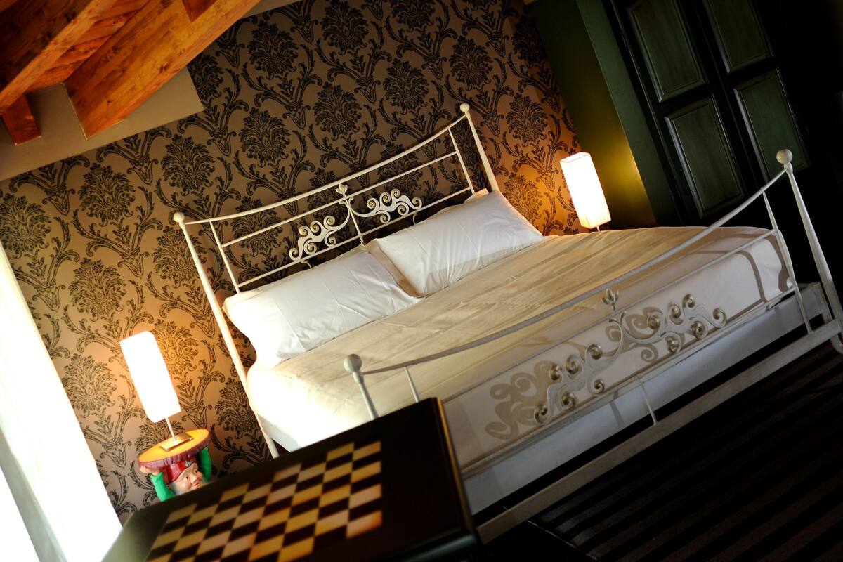 deluxe double room | in-room safe, individually decorated, individually furnished, desk