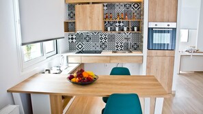 Suite, Multiple Beds, Non Smoking | Private kitchen - Aristotelia Gi (Aristotelis)