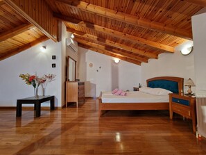 4 間睡房、熨斗/熨衫板、可攜式嬰兒床、免費 Wi-Fi